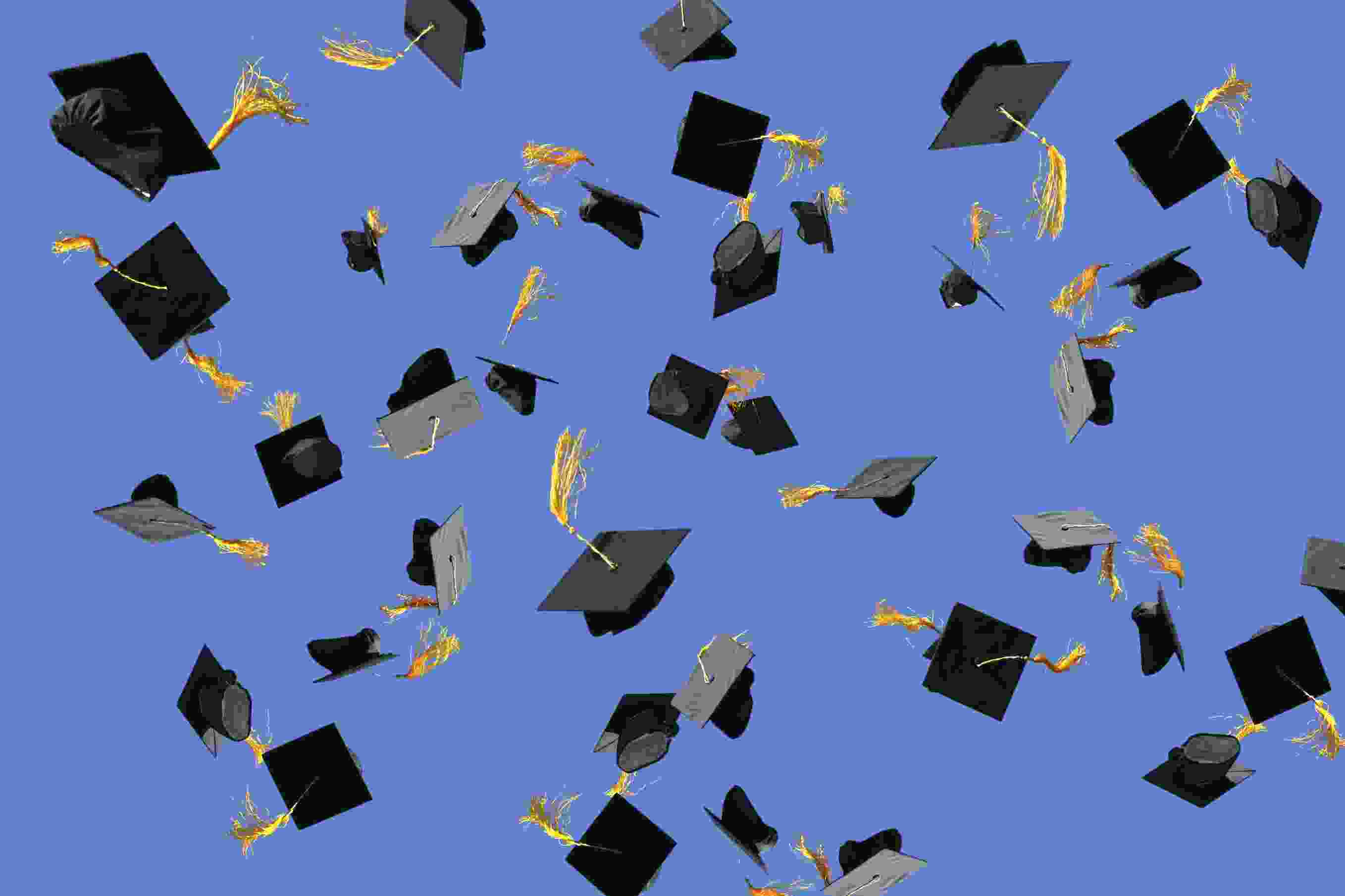 7 MustHave Ideas for Graduation Slideshow[2023]
